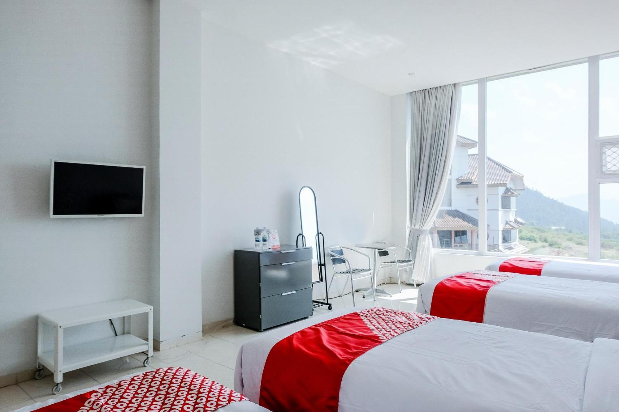 Oyo 1194 Villa Bukit Panderman Residence Бату Экстерьер фото