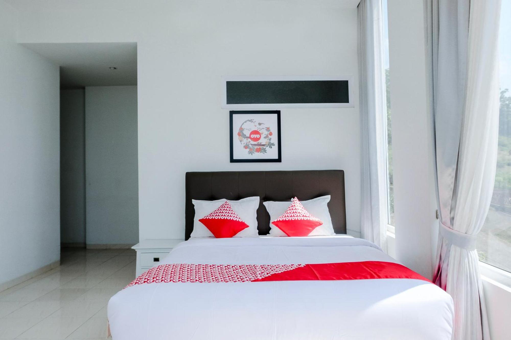 Oyo 1194 Villa Bukit Panderman Residence Бату Экстерьер фото