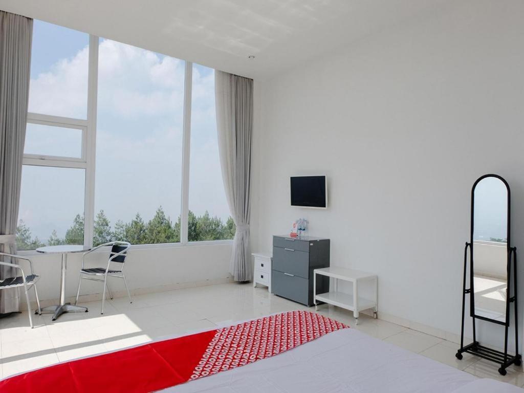 Oyo 1194 Villa Bukit Panderman Residence Бату Экстерьер фото