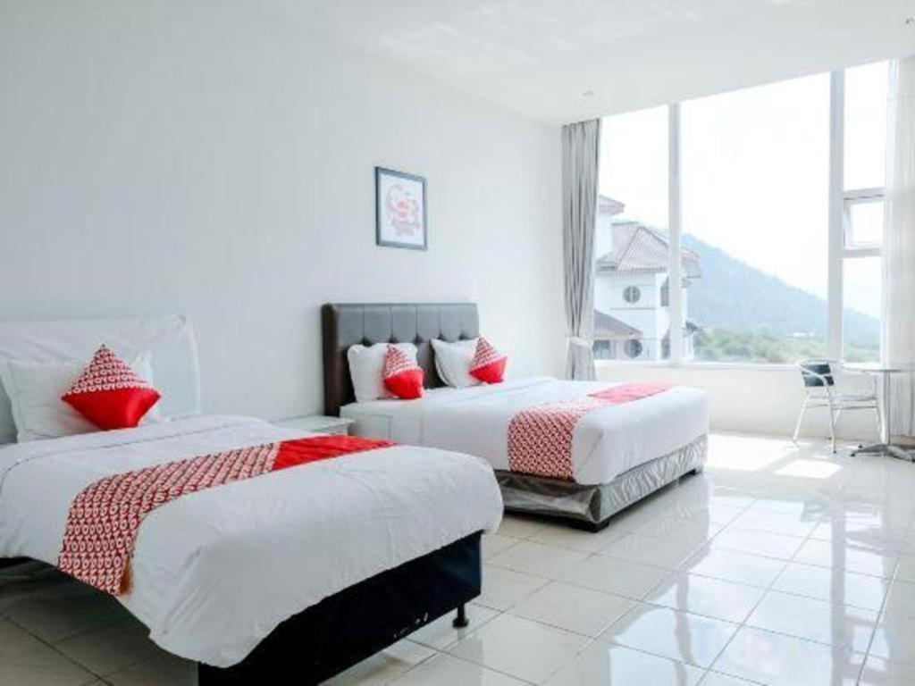 Oyo 1194 Villa Bukit Panderman Residence Бату Экстерьер фото