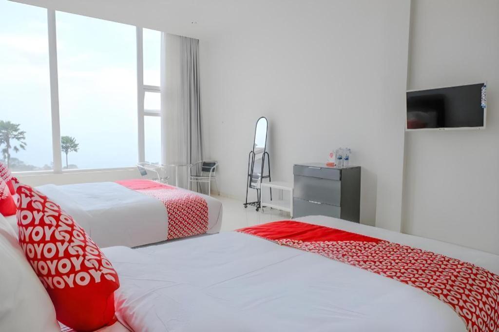 Oyo 1194 Villa Bukit Panderman Residence Бату Экстерьер фото