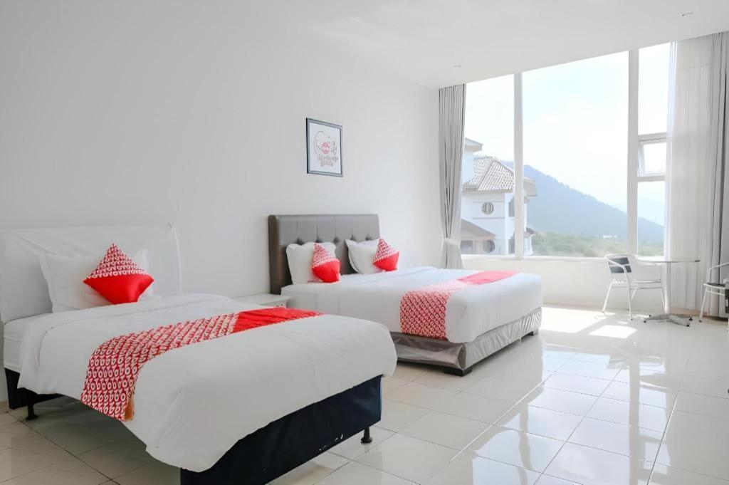 Oyo 1194 Villa Bukit Panderman Residence Бату Экстерьер фото