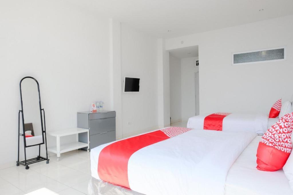 Oyo 1194 Villa Bukit Panderman Residence Бату Экстерьер фото