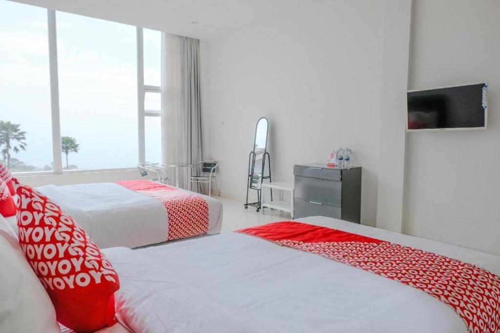 Oyo 1194 Villa Bukit Panderman Residence Бату Экстерьер фото